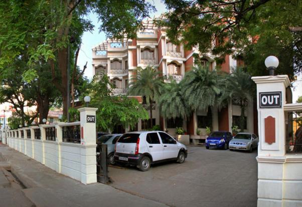 Hotel Jayaram ปอนดิเชอรี ภายนอก รูปภาพ